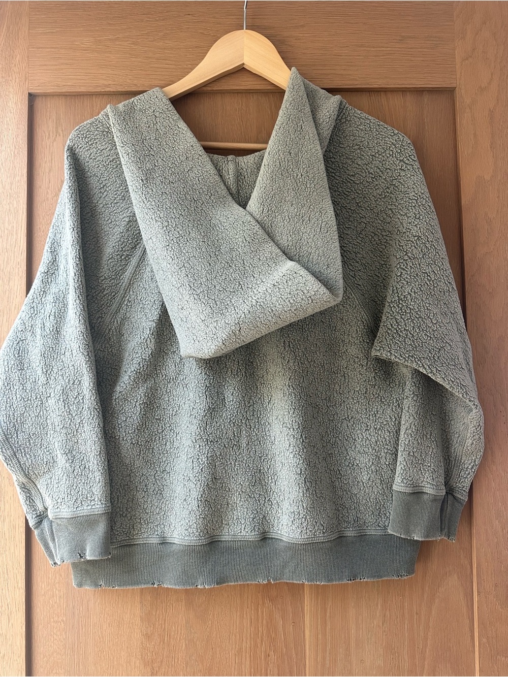 THE GREAT. Faded Green Sherpa V-Neck Hoodie Size 1 - Picture 6 of 8